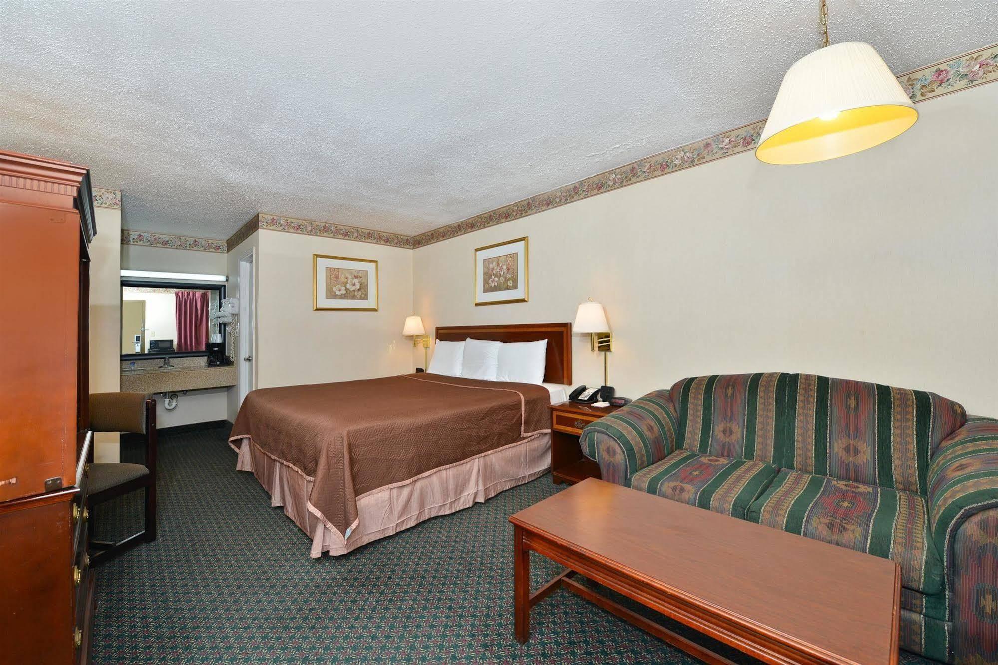 Americas Best Value Inn - Fredericksburg North Exterior photo